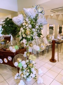 お花とバルーンのWDお祝いコラボスタンド